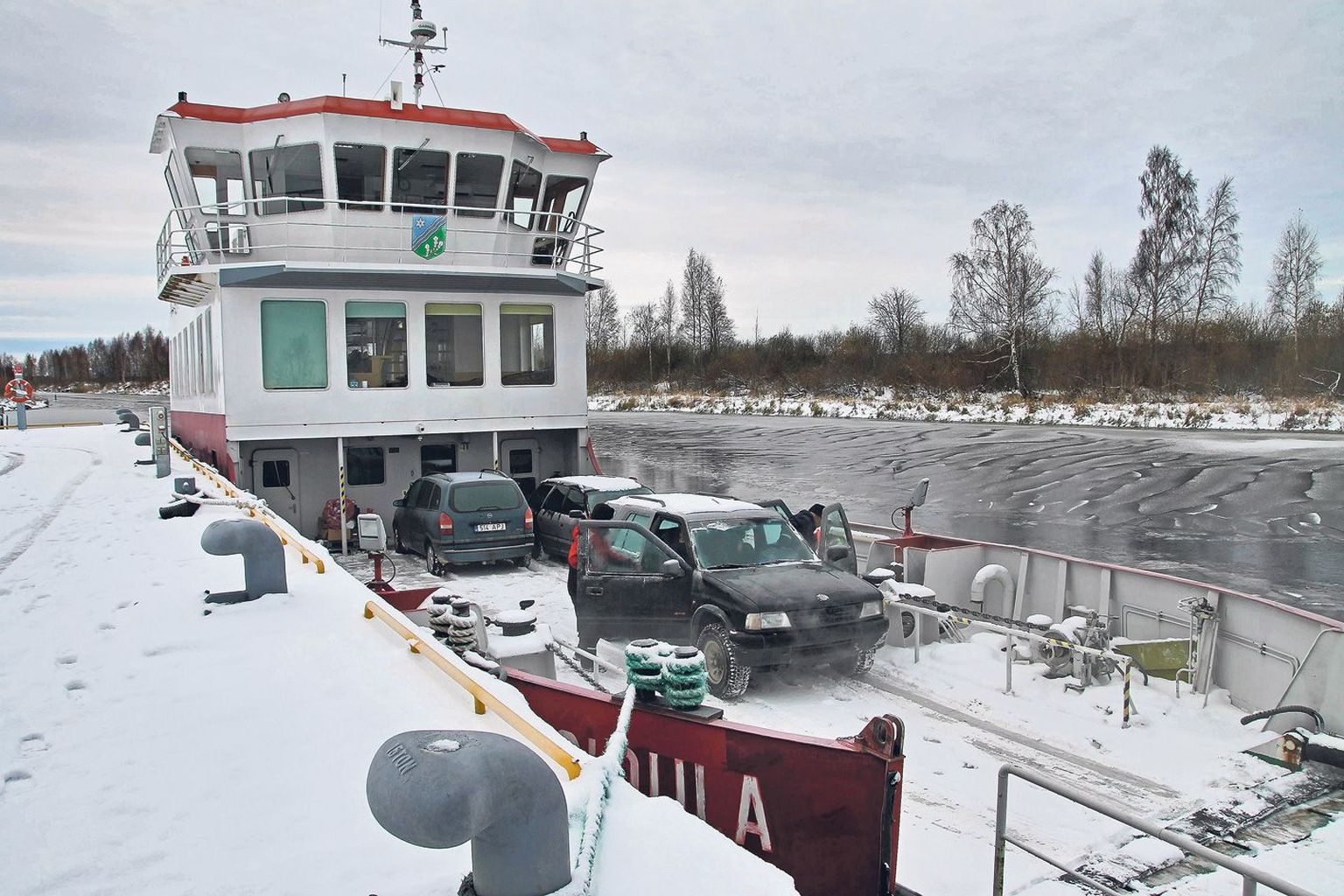 Reisiparvlaev Koidula tegi suure tõenäosusega selle aasta viimase reisi pühapäeva pärastlõunal Piirissaarelt Laaksaarde.