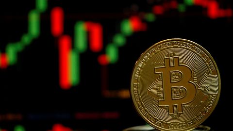 Bitcoin hind langes esimest korda alates jaanuarist alla 30 000 dollari