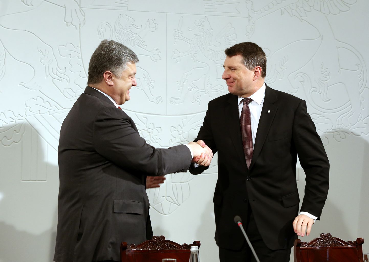 Петр Порошенко и Раймонд Вейонис на встрече в 2017 году в Латвии