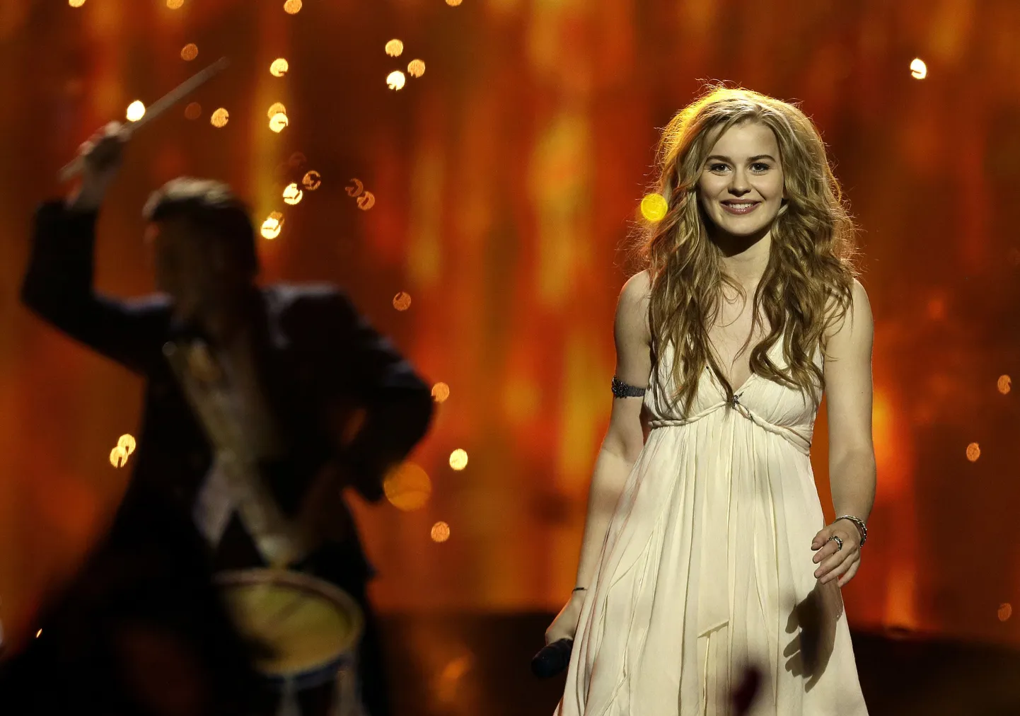 Emmelie de Forest of Denmark performs her song Only Teardrops during the final of the Eurovision Song Contest at the Malmo Arena in Malmo, Sweden, Saturday, May  18, 2013. The contest is run by European television broadcasters with the event being held in Sweden as they won the competition in 2012. (AP Photo/Alastair Grant) / SCANPIX Code: 436