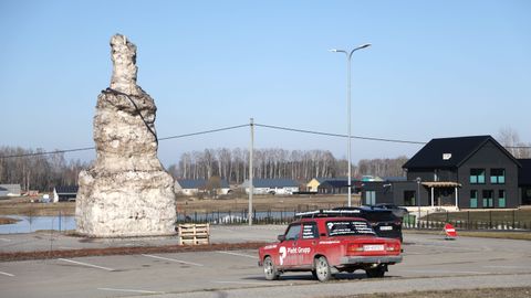 Самый большой снеговик Эстонии может простоять до Ивановой ночи
