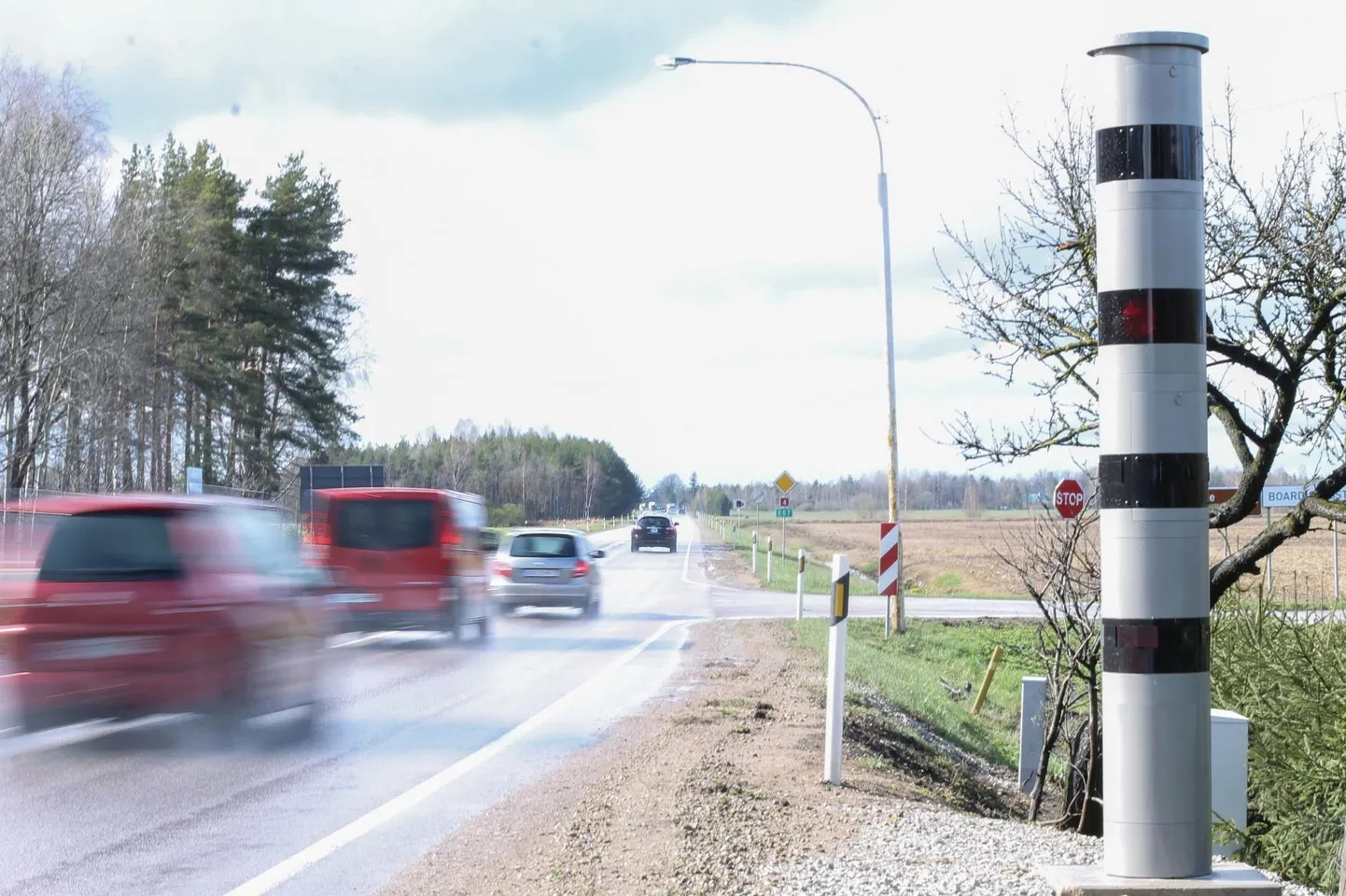 Tallinna–Pärnu–Ikla maanteele Libatsesse paigaldatud mõõtepost fikseerib rikkumisi mõlemal suunal.