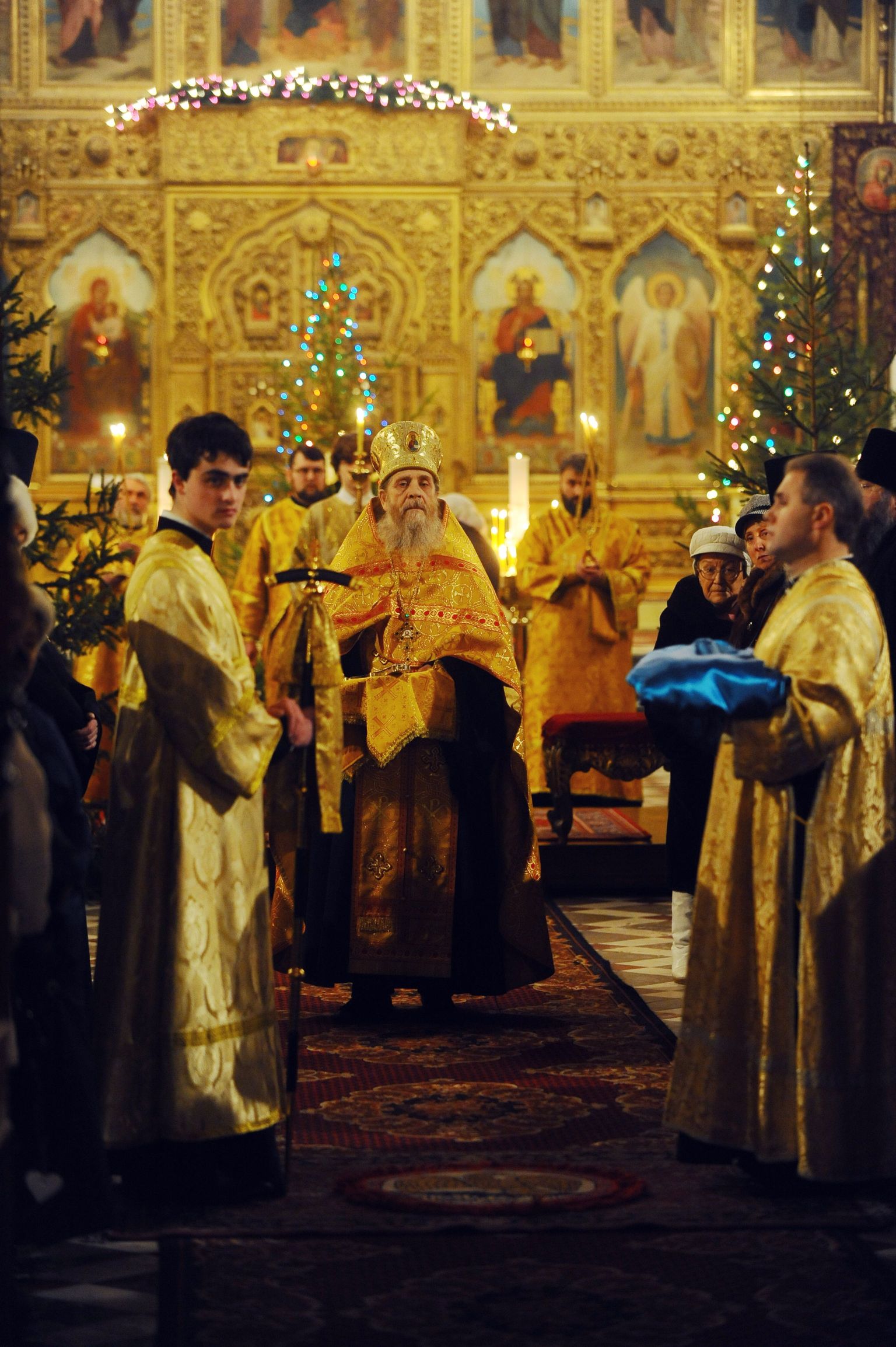 Õigeusklike jõululumalateenistus Tallinnas Nevski katedraalis.