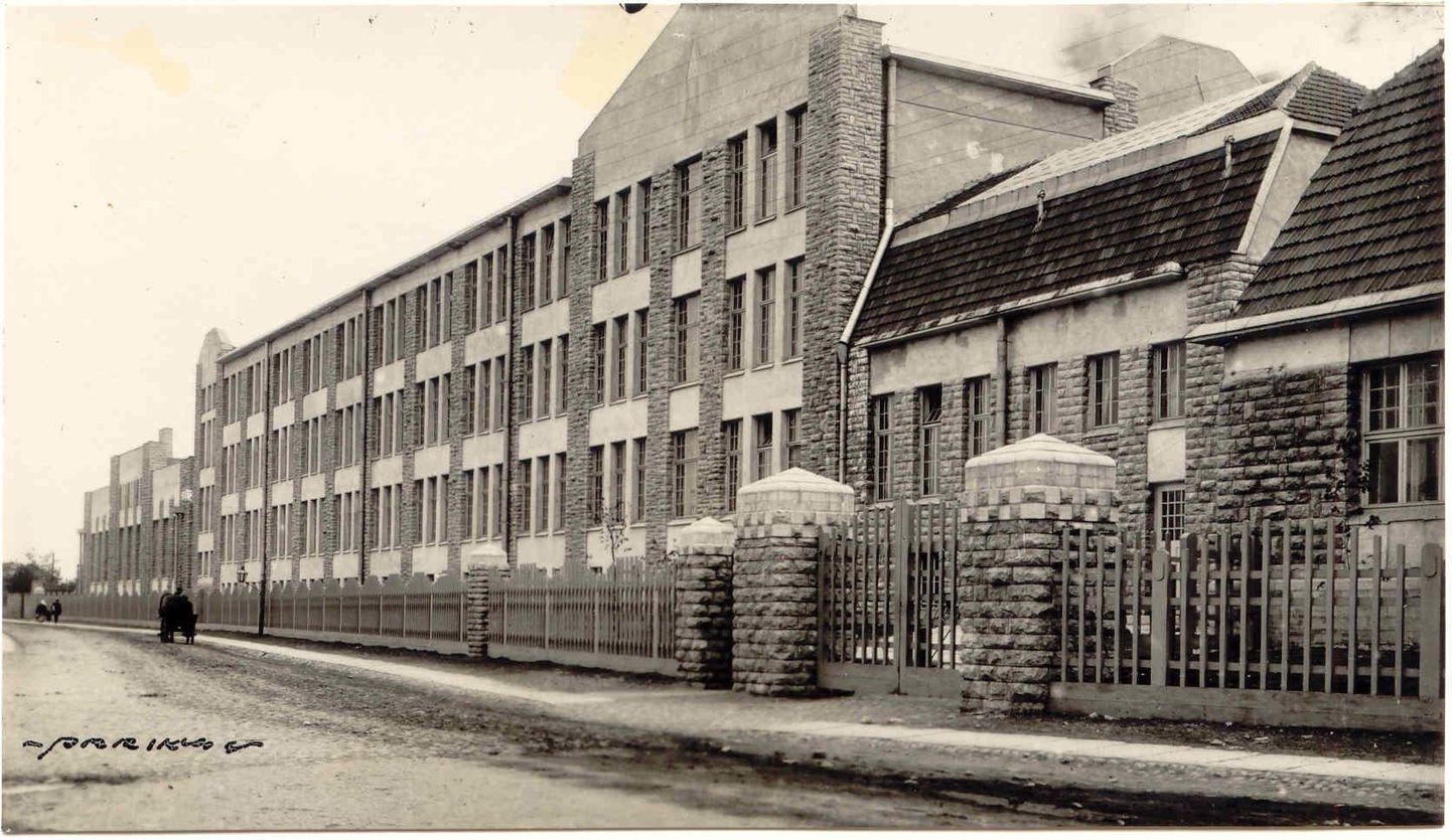 Eesti Tehnika Seltsi esimesed kursused alustasid 1918. aastal Lutheri vabriku keldris.