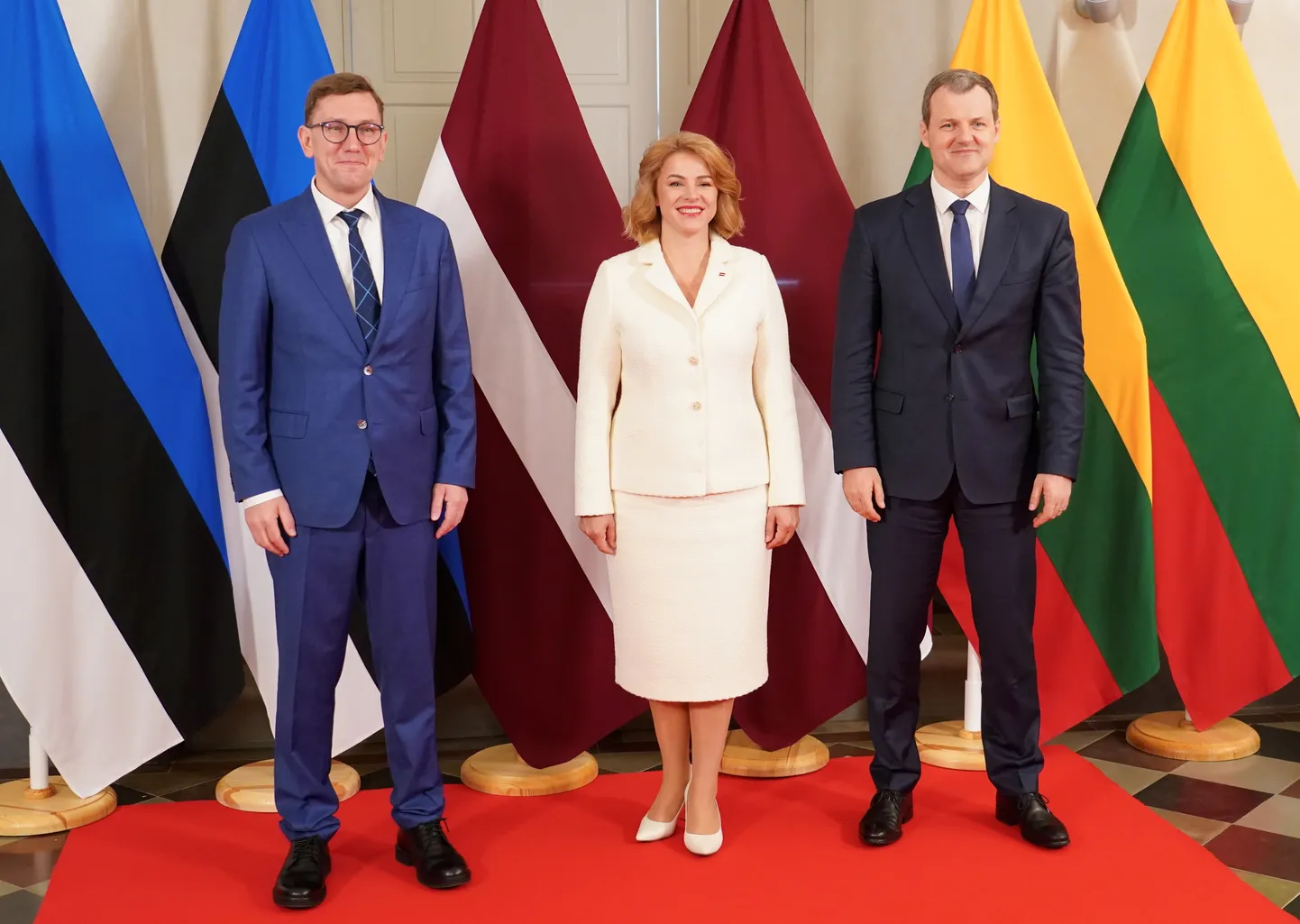 Igaunijas premjerministrs Kristens Mihals (no kreisās), Ministru prezidente Evika Siliņa un Lietuvas premjerministrs Ģintauts Palucks tikšanās laikā Latvijas Nacionālajā vēstures muzejā, lai spriestu par Baltijas valstu drošību un aizsardzību, kā arī par reģionālo infrastruktūras projektu, tostarp "Rail Baltica", virzību.