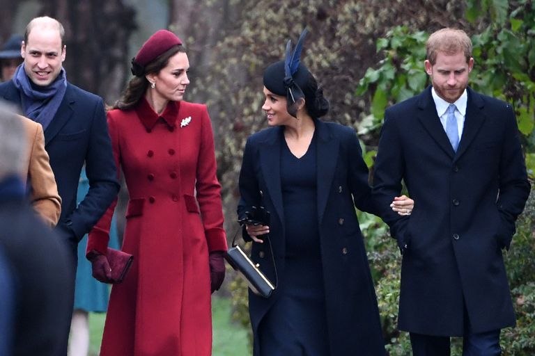 Vasakult paremale: prints William, Cambridge'i hertsoginna Catherine, Sussexi hertsoginna Meghan ja prints Harry 25. detsembril Norfolkis Sandringhamis teel kirikusse jõulujumalateenistusele