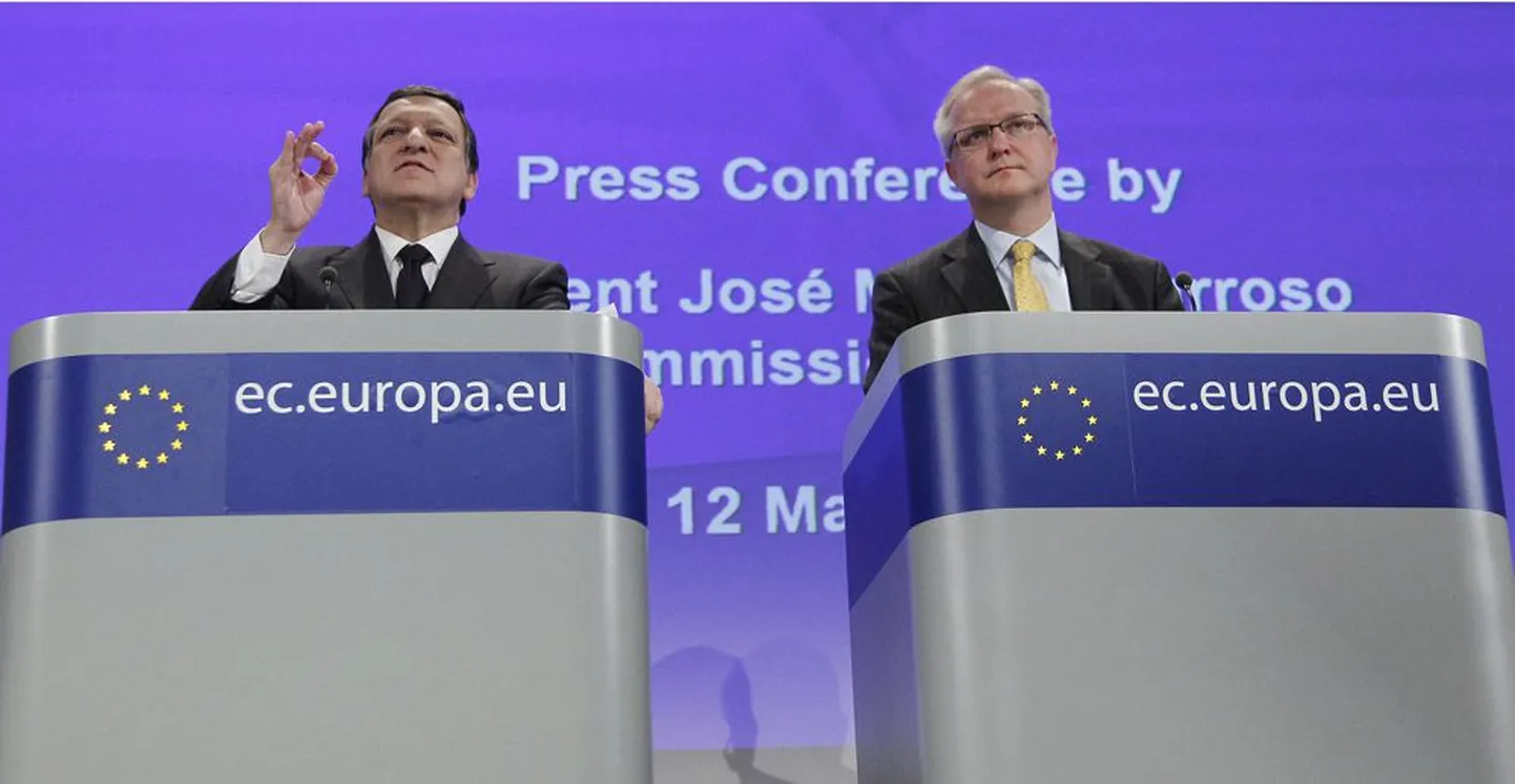 José Manuel Barroso (vasakul) ja Olli Rehn kuulutasid eile Brüsselis, et Eesti täidab kriteeriumid ja peaks liituma euroga 1. jaanuaril 2011.