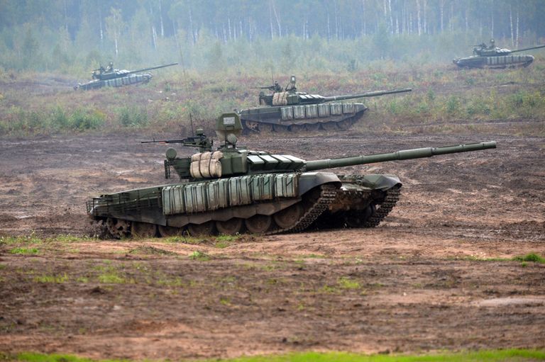 T-72B tankid Borõssovi lähistel.
