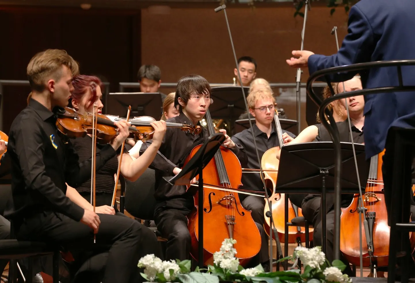Fotol (vasakult): Nazar Plyska (kontsertmeister, Poola), Zofia Trybus (II kontsertmeister, Rootsi), Chung Yu Chen (tšello, Taiwan), Jaagup Piirsalu (tšello, Eesti).