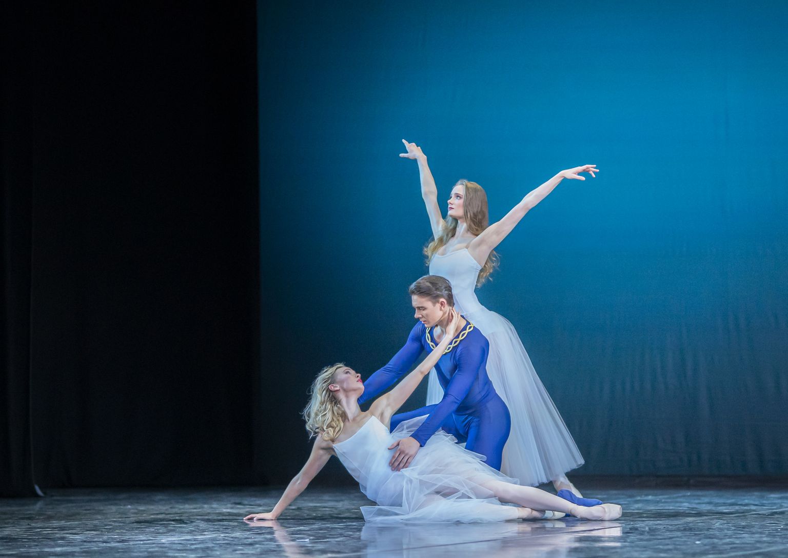 George Balanchine’i «Seranaad» Eesti Rahvusballeti lavastuses.