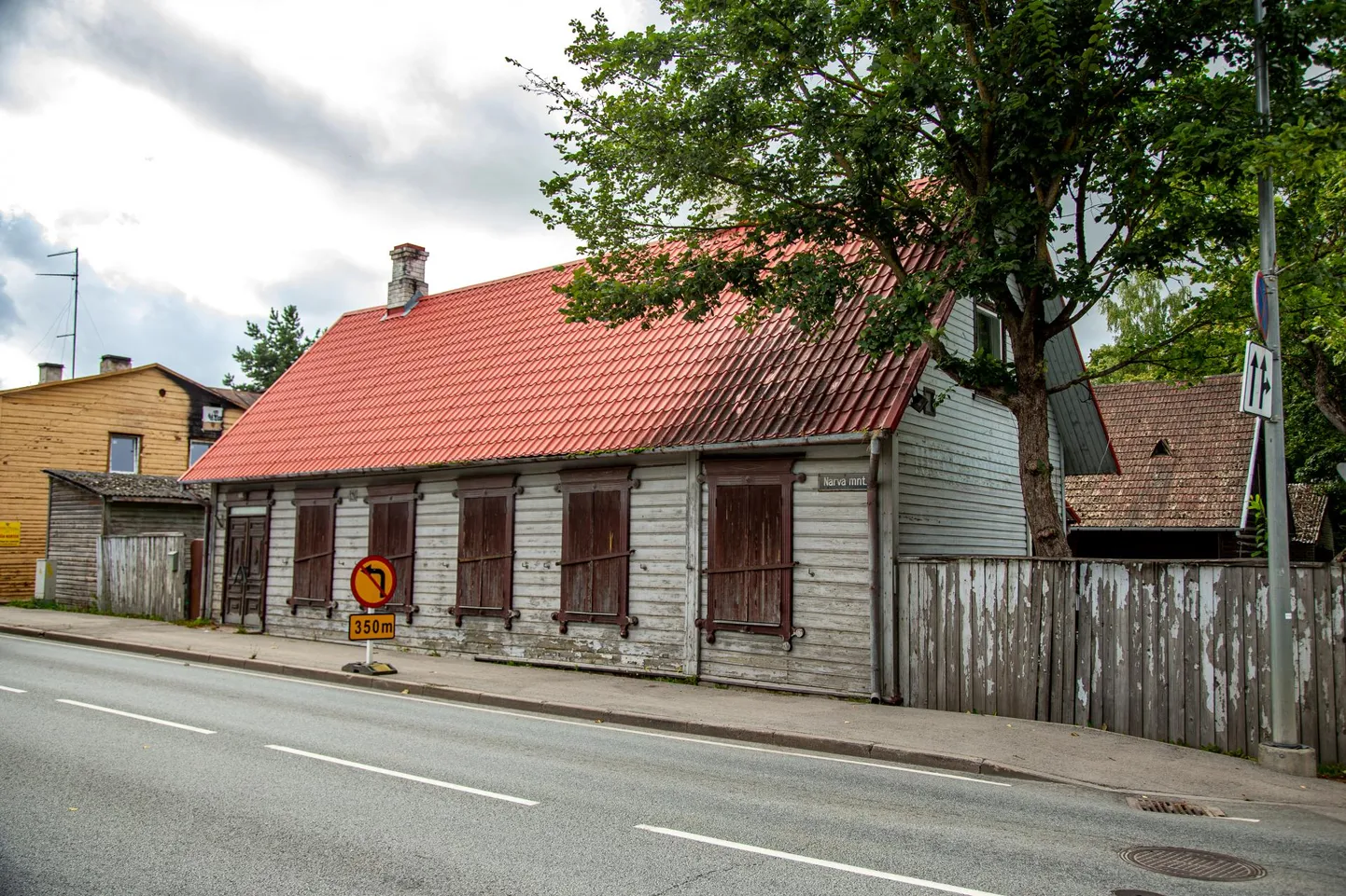 Linnapildist kaduvas Narva mnt 124 majas tegutses selle sajandi alguses Jänese pood.