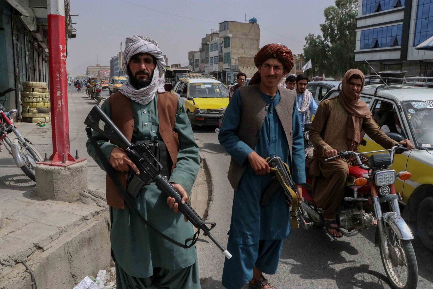 Talibani liikmed patrullimas Kandaharis. Foto on illustratiivne.