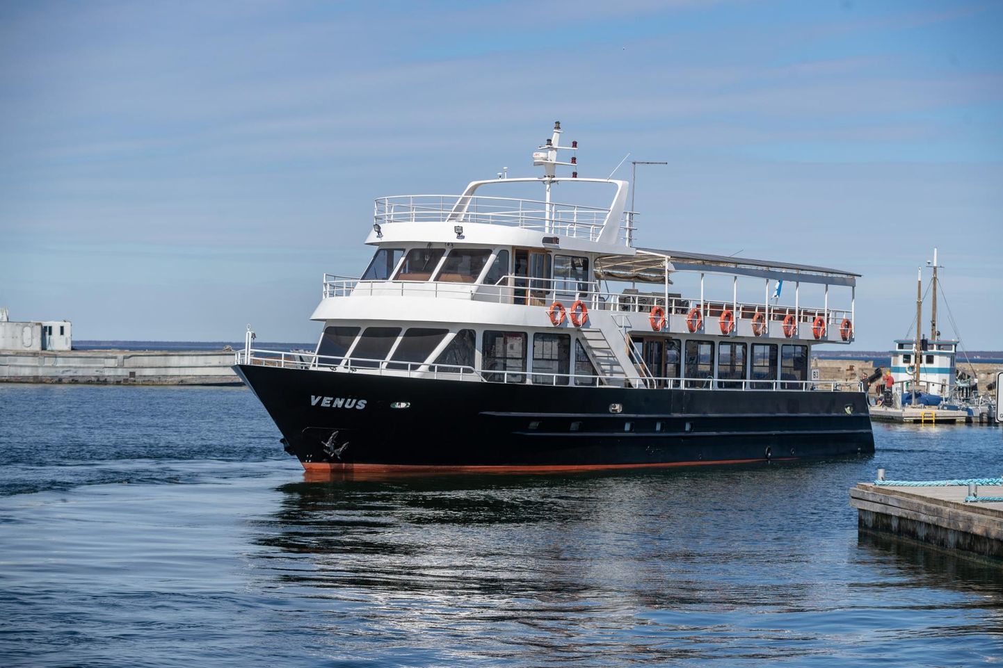Sunlines Cruisesi uus laev Venus saabus Tallinna Lennusadamasse. Perefirma ostis laeva novembris ning seni seisis see Leedus.