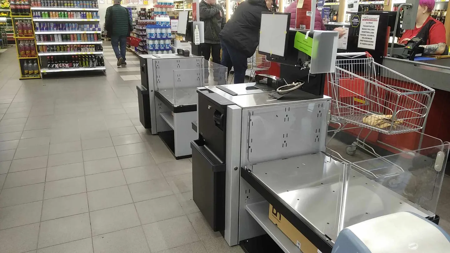 Nutikassad Paide Grossi toidupoes.