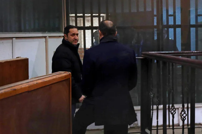Egiptuse endise presidendi Hosni Mubaraki pojad Alaa (vasakul) ja Gamal Kairo kohtus.
