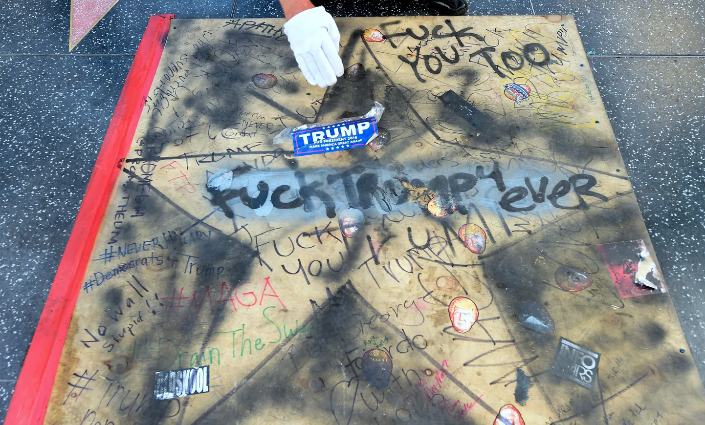 Donald Trumpi täissoditud täht Hollywoodi kuulsuste alleel