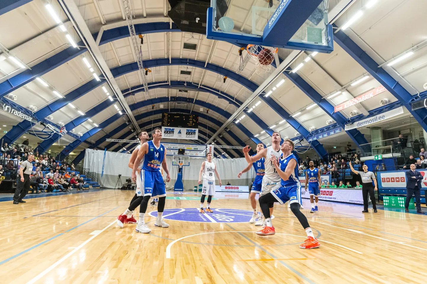 Korvpallimäng Kalevi spordihallis.