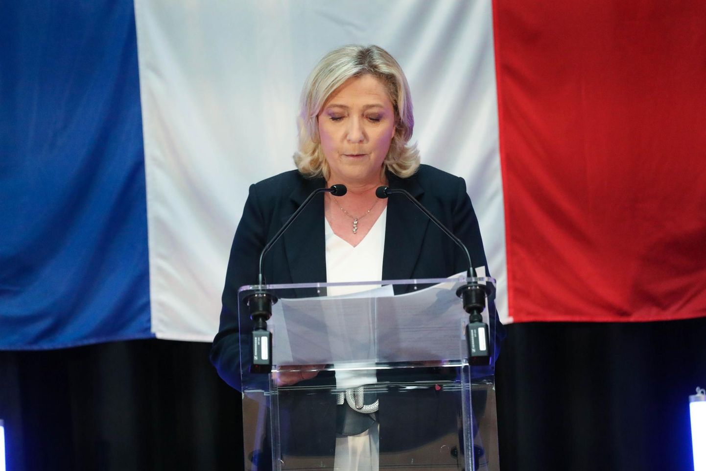 Marine Le Pen kõnelemas üleeile Henin Beaumontis.