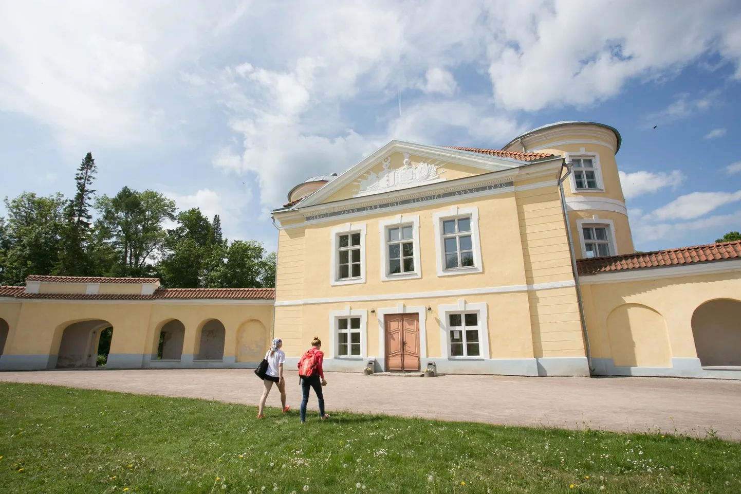 Kiltsi kool tegutseb 1790-ndatel ehitatud mõisahoones, mis on kuulunud mitmele aadlisuguvõsale, sealhulgas meresõitjale ja õpetlasele Adam Johann von Krusensternile.
