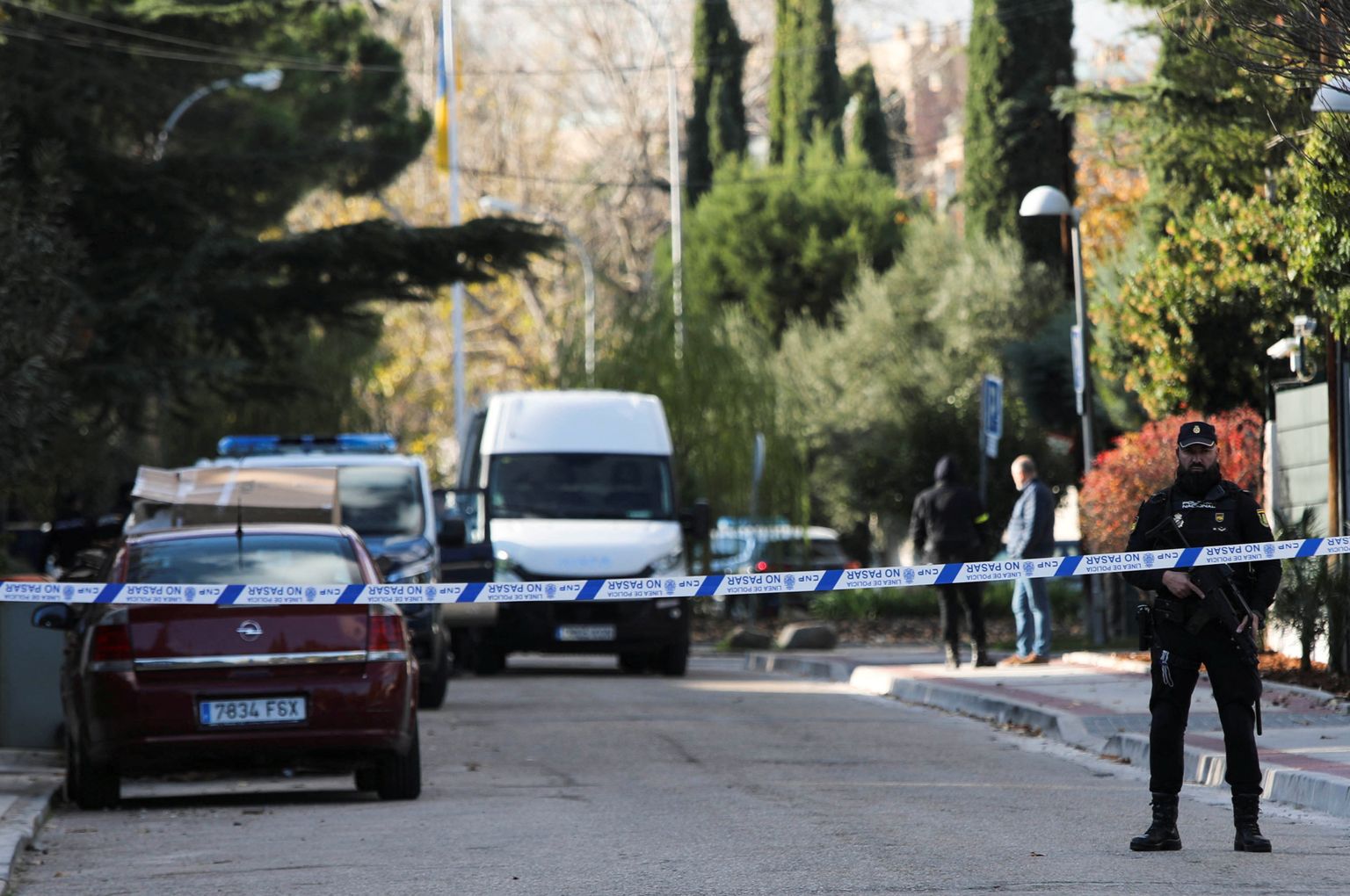 Politsei Madridis Ukraina saatkonna ümbruses pärast seda, kui saatkonda saabus kirjapomm.