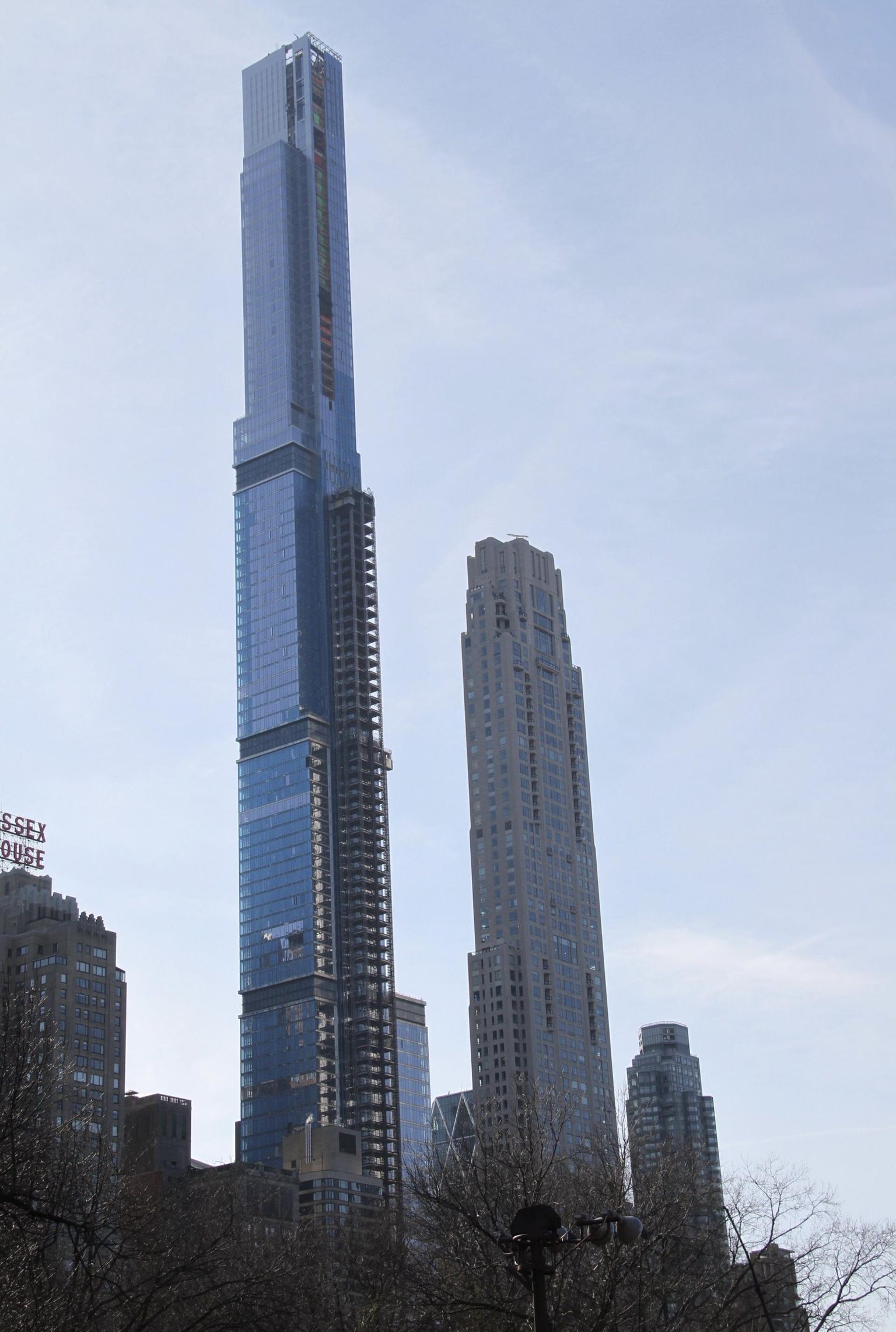 Eelmisel aastal valminud pilvelõhkujatest on kõrgeim 98 korruseline 472 meetri kõrgune Central Park Tower, mis on ka kõrgeim elumaja maailmas.