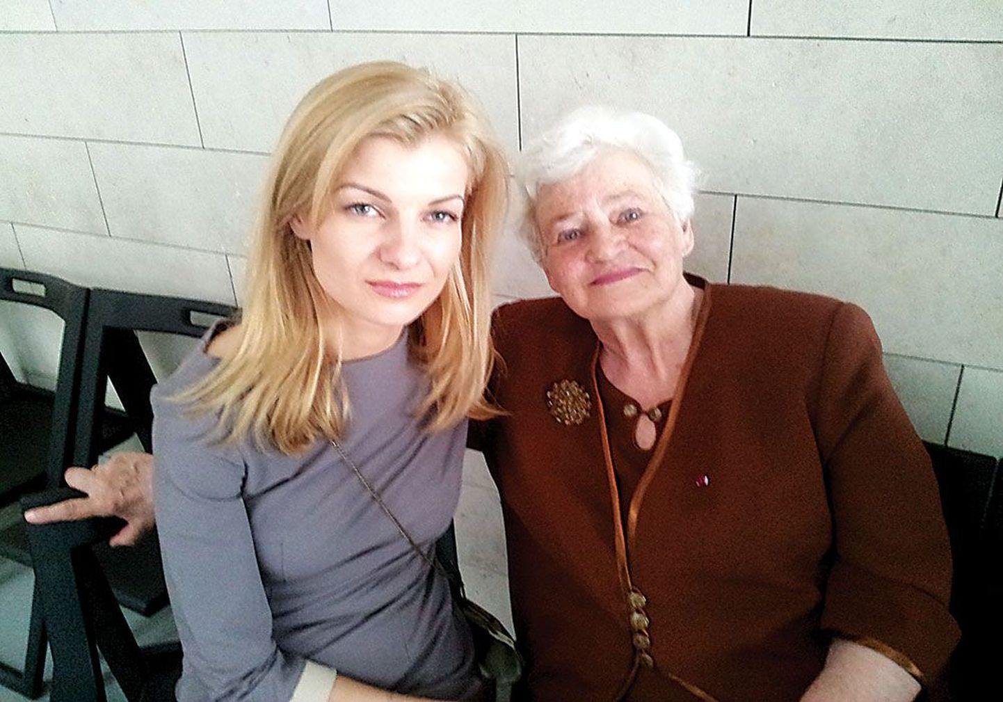 Прожившая в Литве 53 года эстонка Валви Стрикайтиене вместе с дочерью Викторией, работающей секретарем-делопроизводителем посольства Эстонии в Вильнюсе.