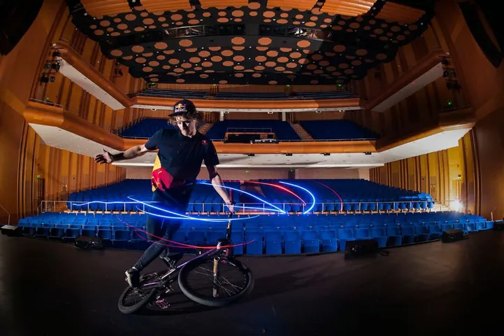 Eesti BMX-rattur liitus Red Bulli meeskonnaga