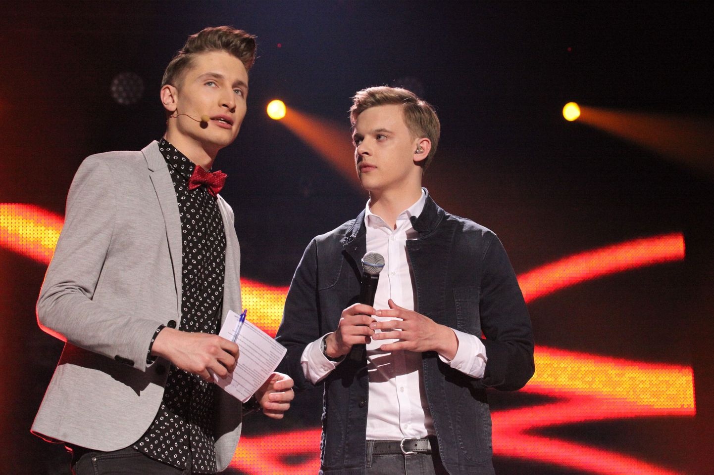 Finalist Jüri Pootsmann (paremal) ja Eesti otsib superstaari saatejuht Karl-Erik Taukar.