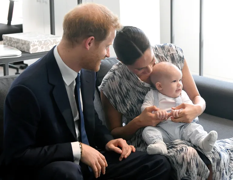 Prints Harry, Meghan Markle ja poeg Archie külas Lõuna-Aafrika Vabariigi peapiiskopil Desmond Tutul. 2019.