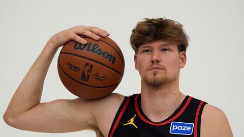 FOTO ⟩ Veesaar jõudis juba oma NBA klubi juurde ja võttis Müürsepalt šnitti
