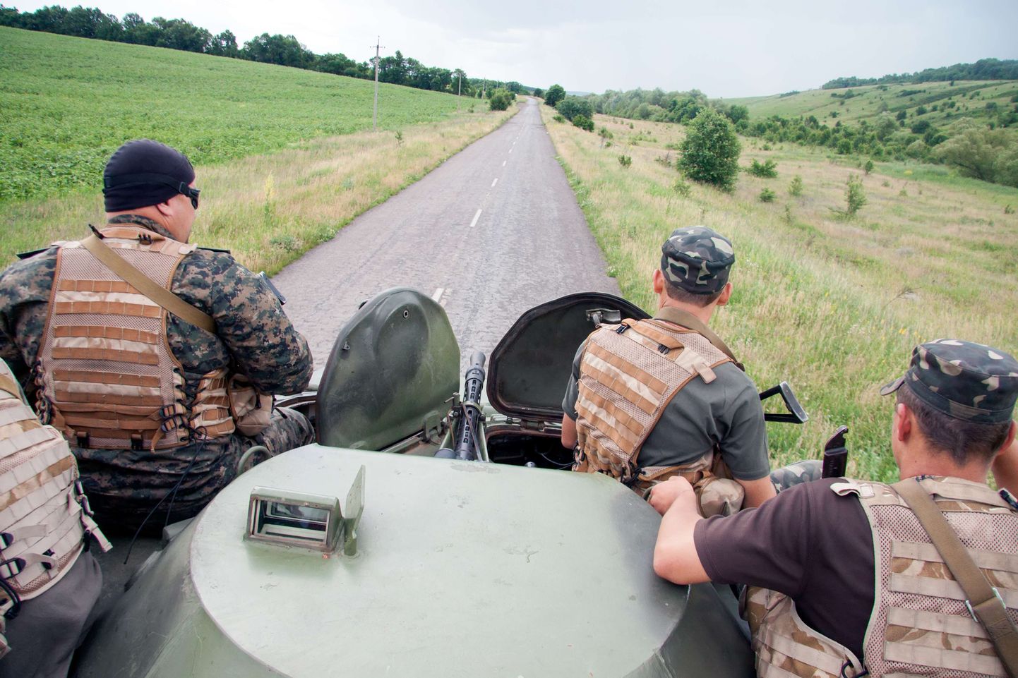 Ukraina sõdurid patrullimas piirilähedases rajoonis Harkivi oblastis.