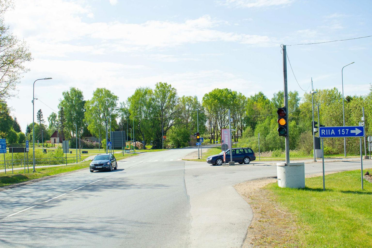 Isesõitvate autode katsetamiseks mõeldud foorid asuvad Valgas Viljandi tänava piiripunktis.