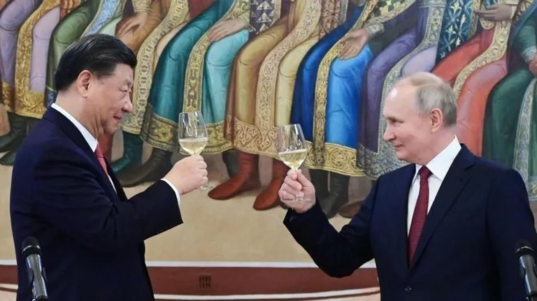 Китайский и российский лидеры встретятся еще перед тем, как в Швейцарии откроется саммит мира: в мае Владимир Путин собирается с визитом в Пекин