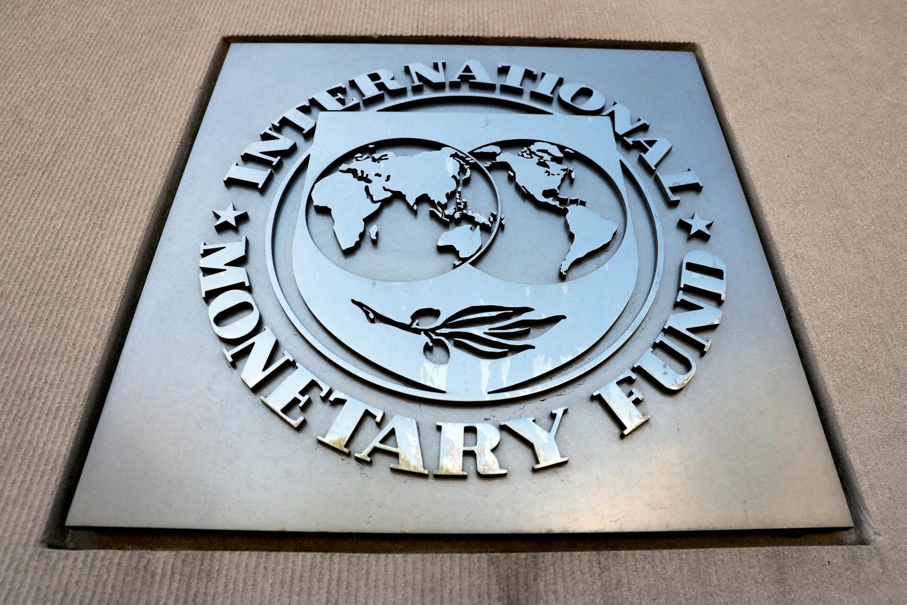 Ukraina vajab kiiresti uut Rahvusvahelise valuutafondi IMFi makromajandusliku finantsabi programmi, mida täiendab kahe- ja mitmepoolne abi.