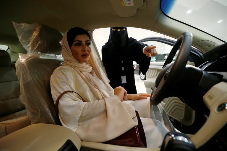 Saudi Araabia tuntud kirurg Fatima al-Nasseralah Ar-Riyāḑis autokaupluses