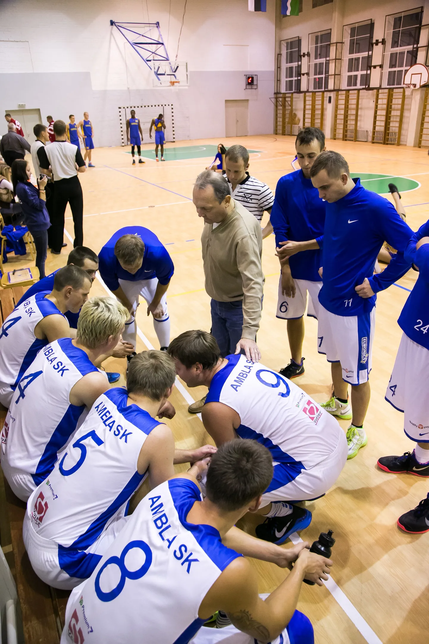 Eesti korvpalli-meistrivõistluste esiliigas pole Ambla SK hooaeg alanud sugugi hästi. Kaotuste põhjusi võib otsida koosseisuga seotud probleemidest.