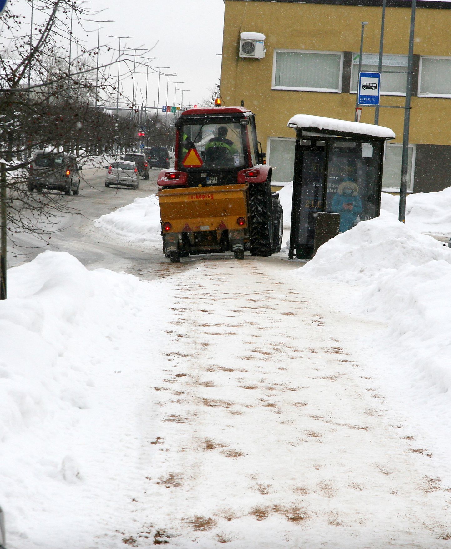 Сейчас дороги и зеленые зоны Йыхвиской волости содержит фирма "N&V", договор с которой действует до 15 января следующего года.