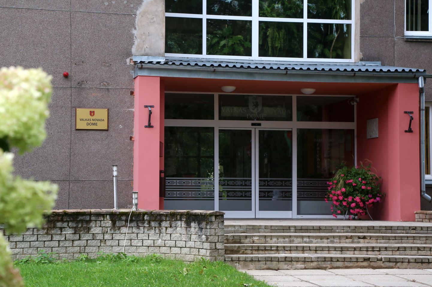 Valkas novada domes ēka. 2019.g. Ilustratīvs attēls