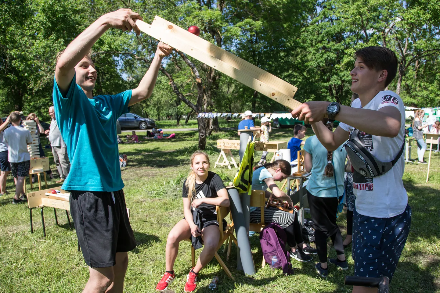 Проводимый Кивиылиской 1-й средней школой "Loomefest" - один из хороших примеров сотрудничества школ региона. Однако магистерская работа показывает, что пять школ, скорее, конкурируют друг с другом, и каждый регион отстаивает развитие своей школы, а не общее развитие волостных школ.