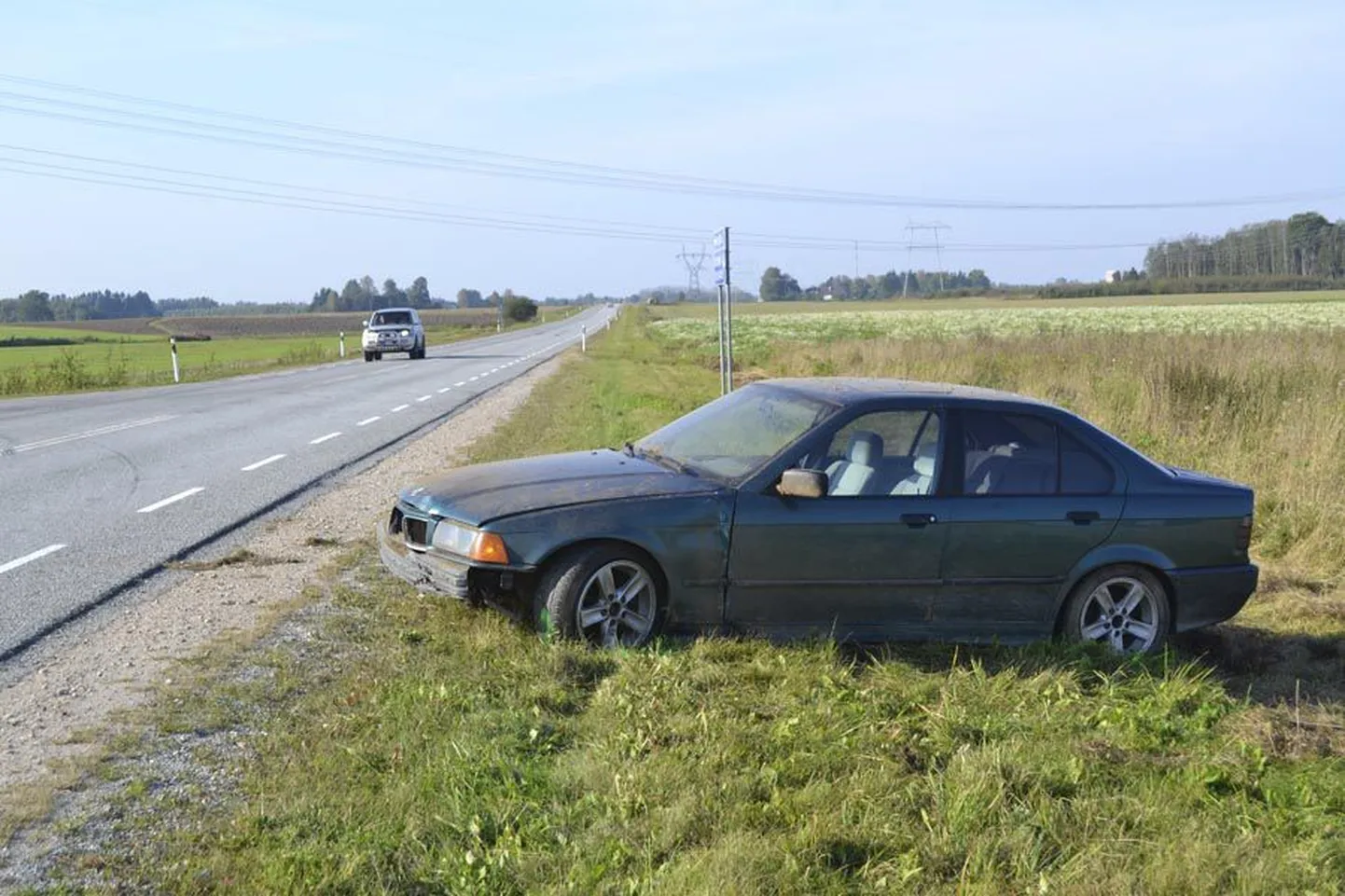 Selles laupäeva hilisõhtul Viljandi–Kolga-Jaani teel kraavi sõitnud autos sai viga kõrvalistuja.