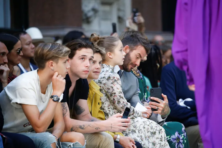 David Beckham and his children Brooklyn, Romeo, Cruz and Harper Дэвид Бекхэм с детьми