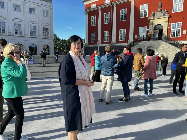 Enne umbusaldusavalduse hääletust teda Narva Raekoja ette toetama tulnud linlased andsid Katri Raigi sõnul ülejäänud riigile olulise signaali.