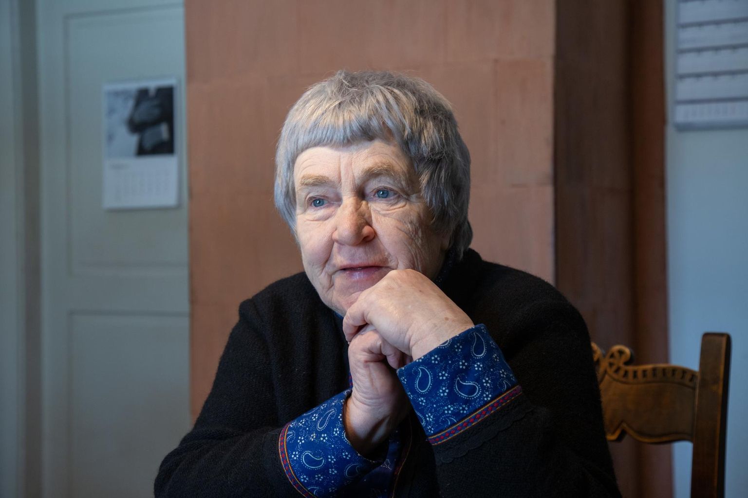 14. märtsil on Kadriorgu suurele ettelugemisele kutsutud kümneid eestlasi, teiste seas tekstiilikunstnik, akadeemik ja kirjanik Anu Raud.
