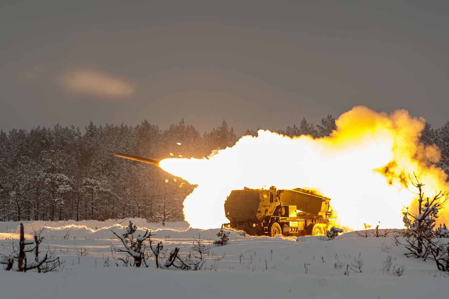 M142-HIMARS õppuste ajal Ādaži baasi lähistel Lätis 2. detsembril 2023. aastal.