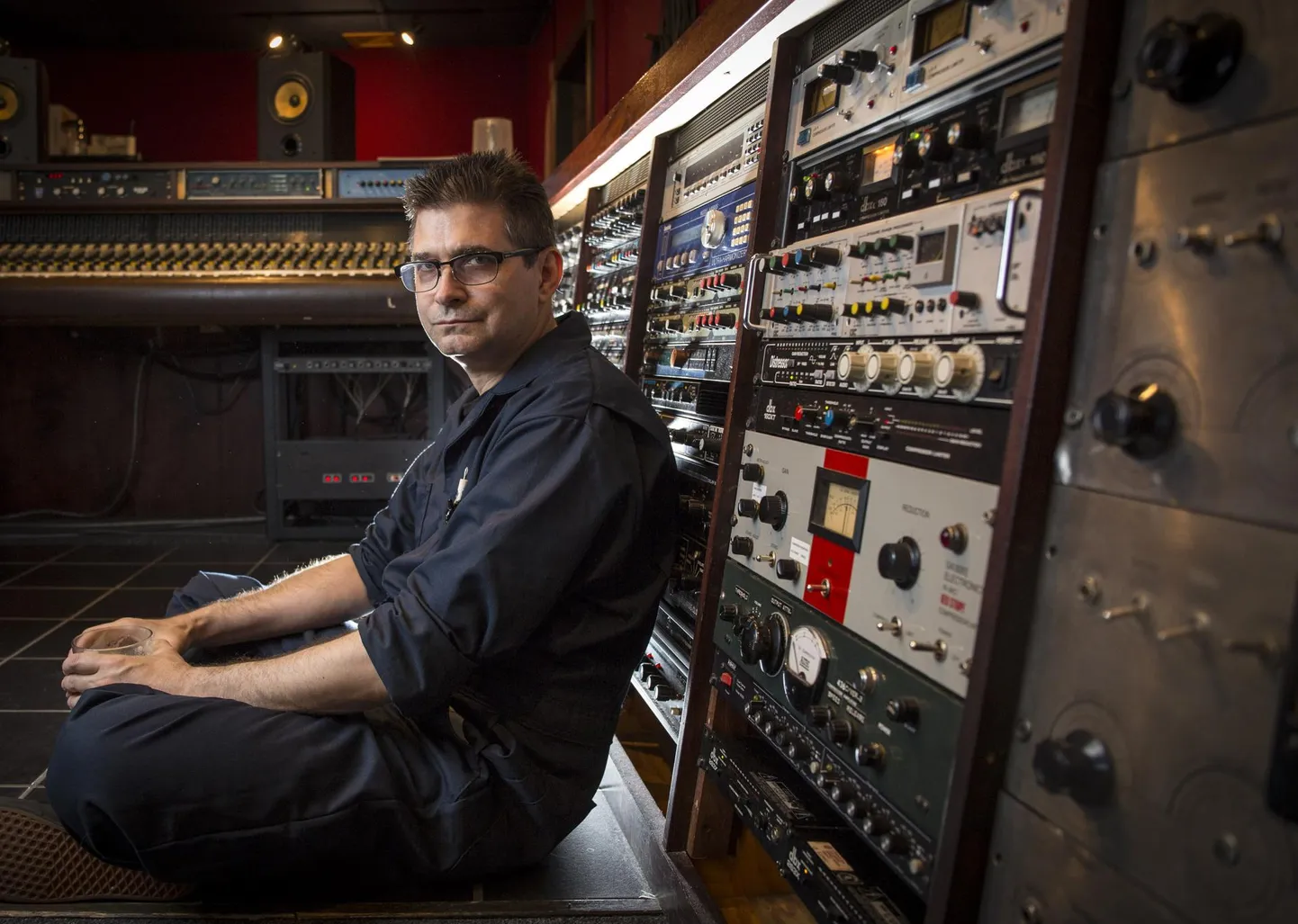 Tähelepanuväärne muusik ja stuudioinsener Steve Albini oma Chicagos asuvas stuudios.