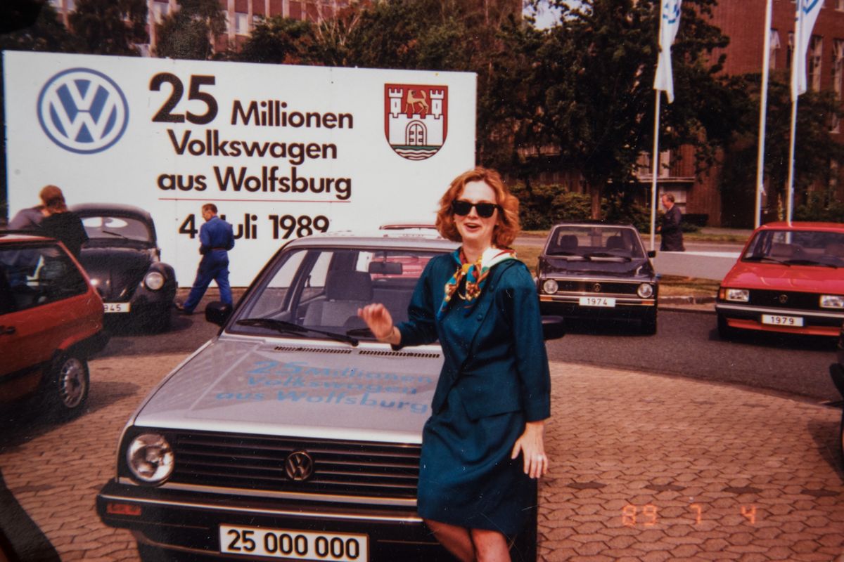 Saksamaal Volkswageni peakorteri ees tähistamas 25 miljonenda Volkswageni valmimist Wolfsburgi tehases 4. juulil 1989.