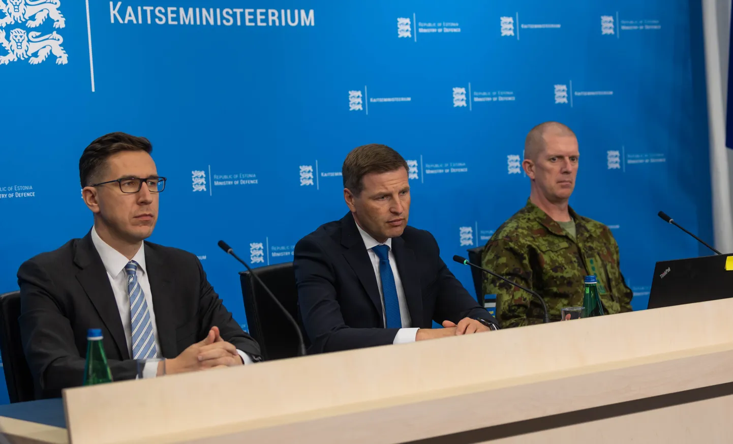 Secretary General of the Ministry of Defense Kusti Salm, Defense Minister Hanno Pevkur, and commander of the defense forces, Gen. Martin Herem.