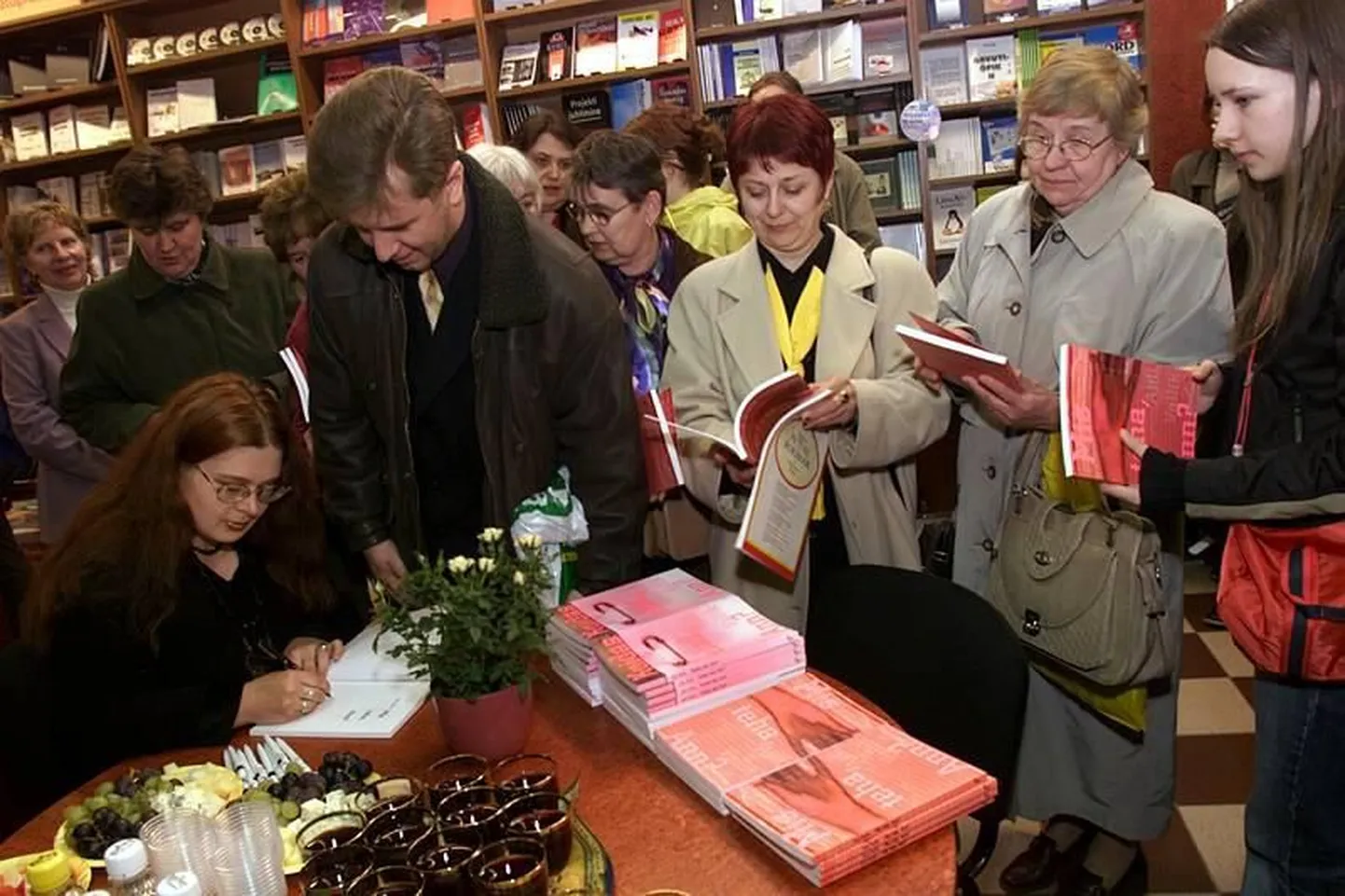 Vallik raamatu «Mis teha, Ann?» esitlusel.