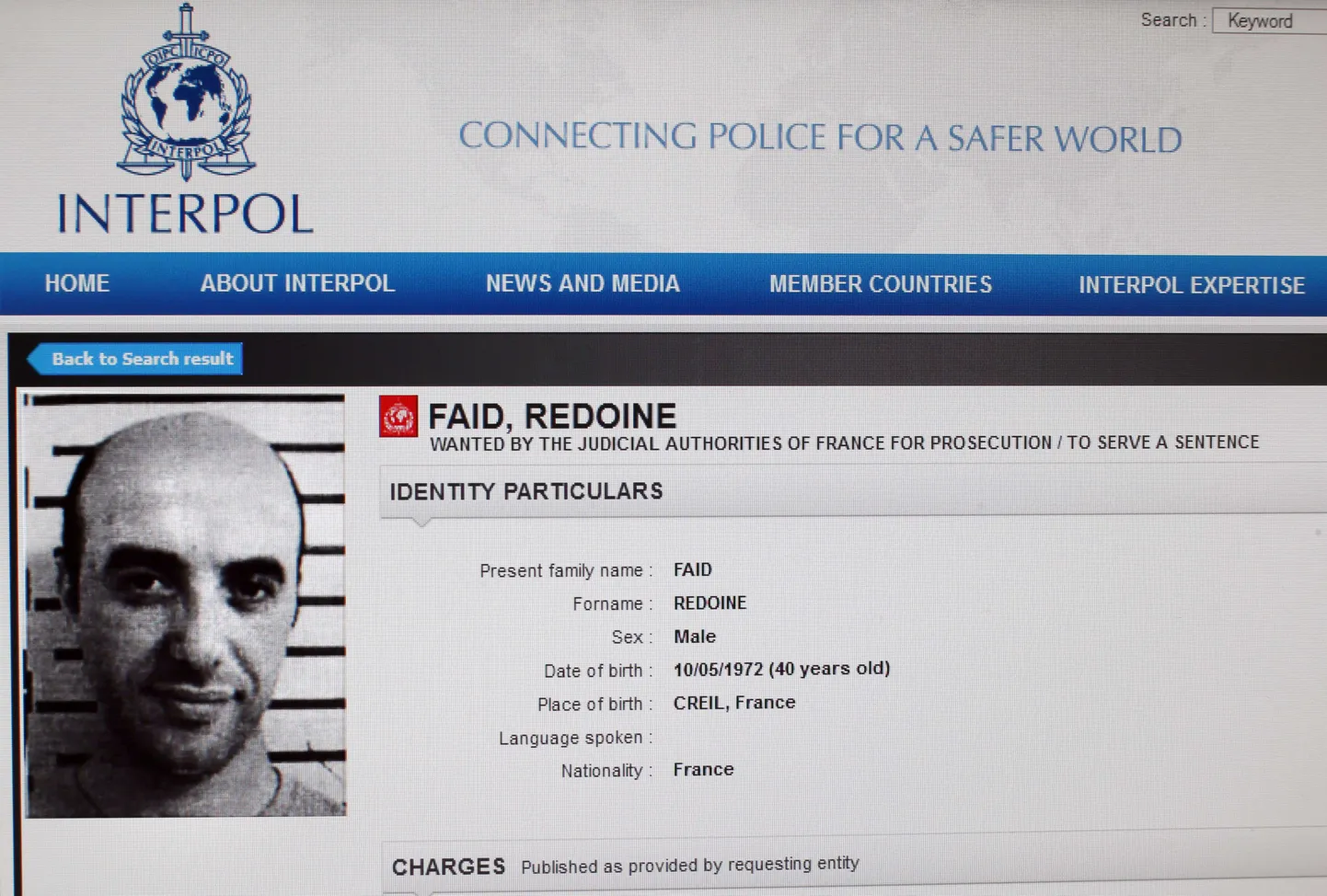 Redoine Faidi tagaotsimiskuulutus Interpoli koduleheküljel.