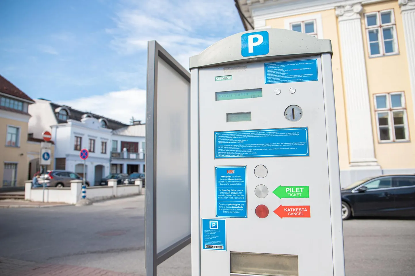 Linnavolinik Andrei Korobeinik leiab, et parkimiskohtade defitsiidiga tuleb tegeleda, kuid turistide ja kohalike elanike ahistamine talvisel perioodil ranna rajoonis on linnale kahjulik.